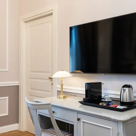 Alojamento de Acomodação e Pequeno-almoço Le Dimore 4*